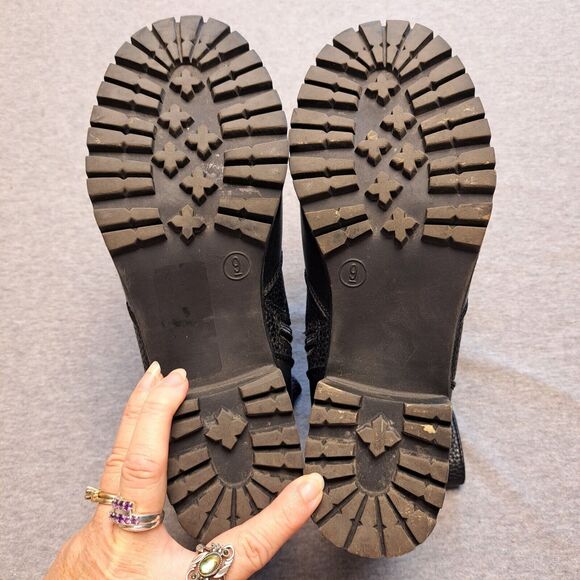 JUST FAB ANKLE BOOTS WOMENS SIZE 9 BLACK FAUX FUR LINED CHUNKY SOLE BIKER COMFY - Picture 10 of 10